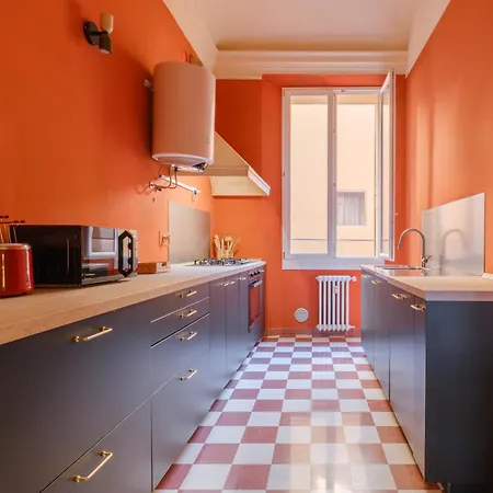 Unique Luxury Penthouse With Frescoes And Charm * Boloňa
