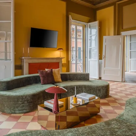 Unique Luxury Penthouse With Frescoes And Charm * ボローニャ
